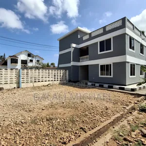 8bdrm Apartment in Mikocheni for sale