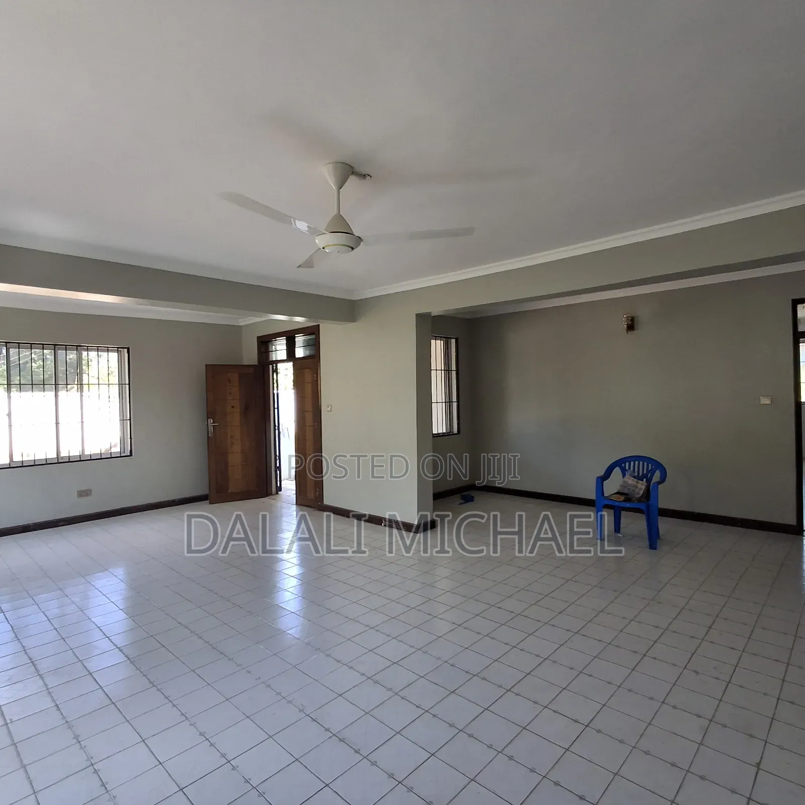 8bdrm Apartment in Mikocheni for sale