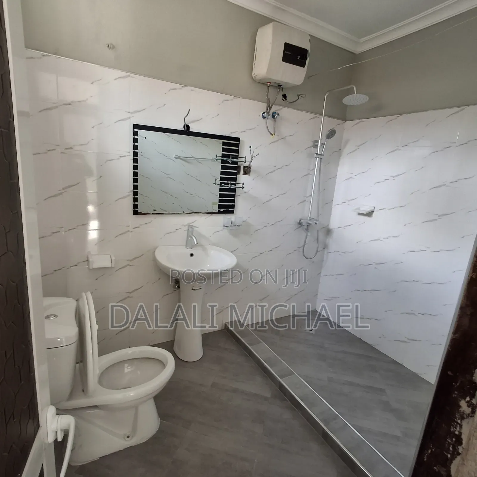 8bdrm Apartment in Mikocheni for sale
