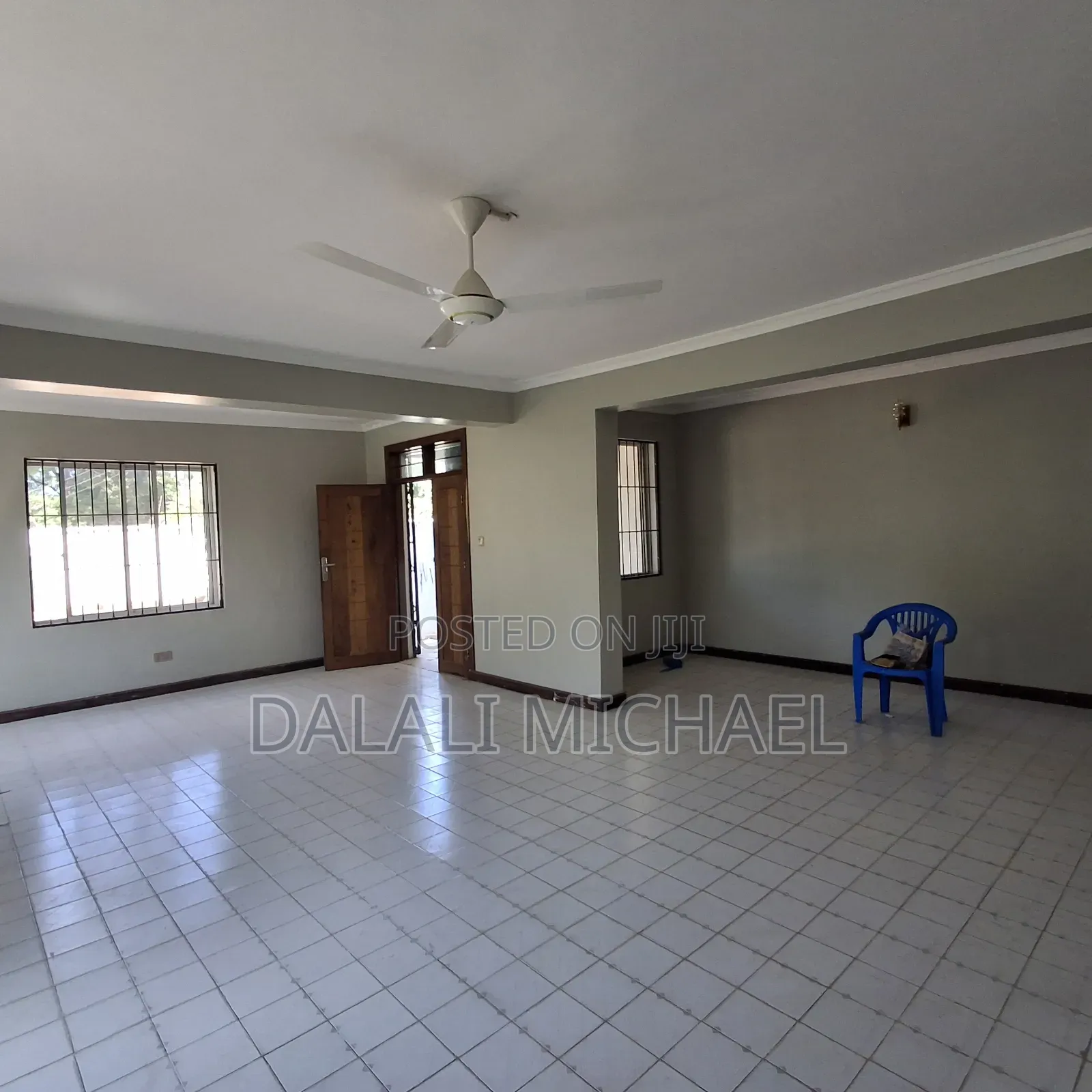8bdrm Apartment in Mikocheni for sale