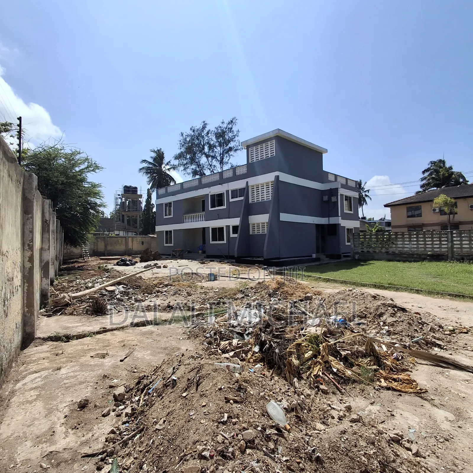 8bdrm Apartment in Mikocheni for sale