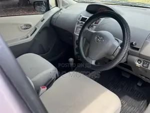 Toyota Vitz 2010 Silver