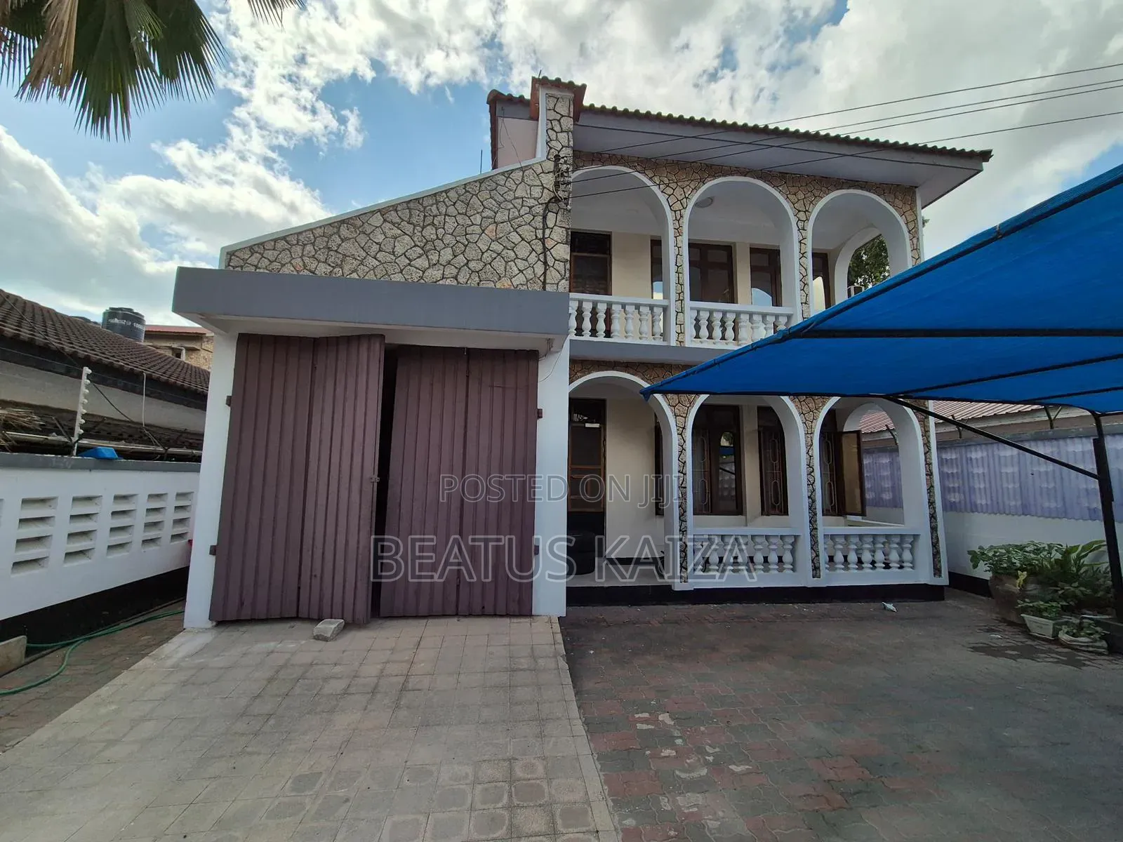 4bdrm Block of Flats in Mikocheni B for sale