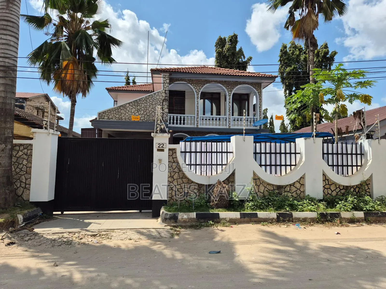 4bdrm Block of Flats in Mikocheni B for sale