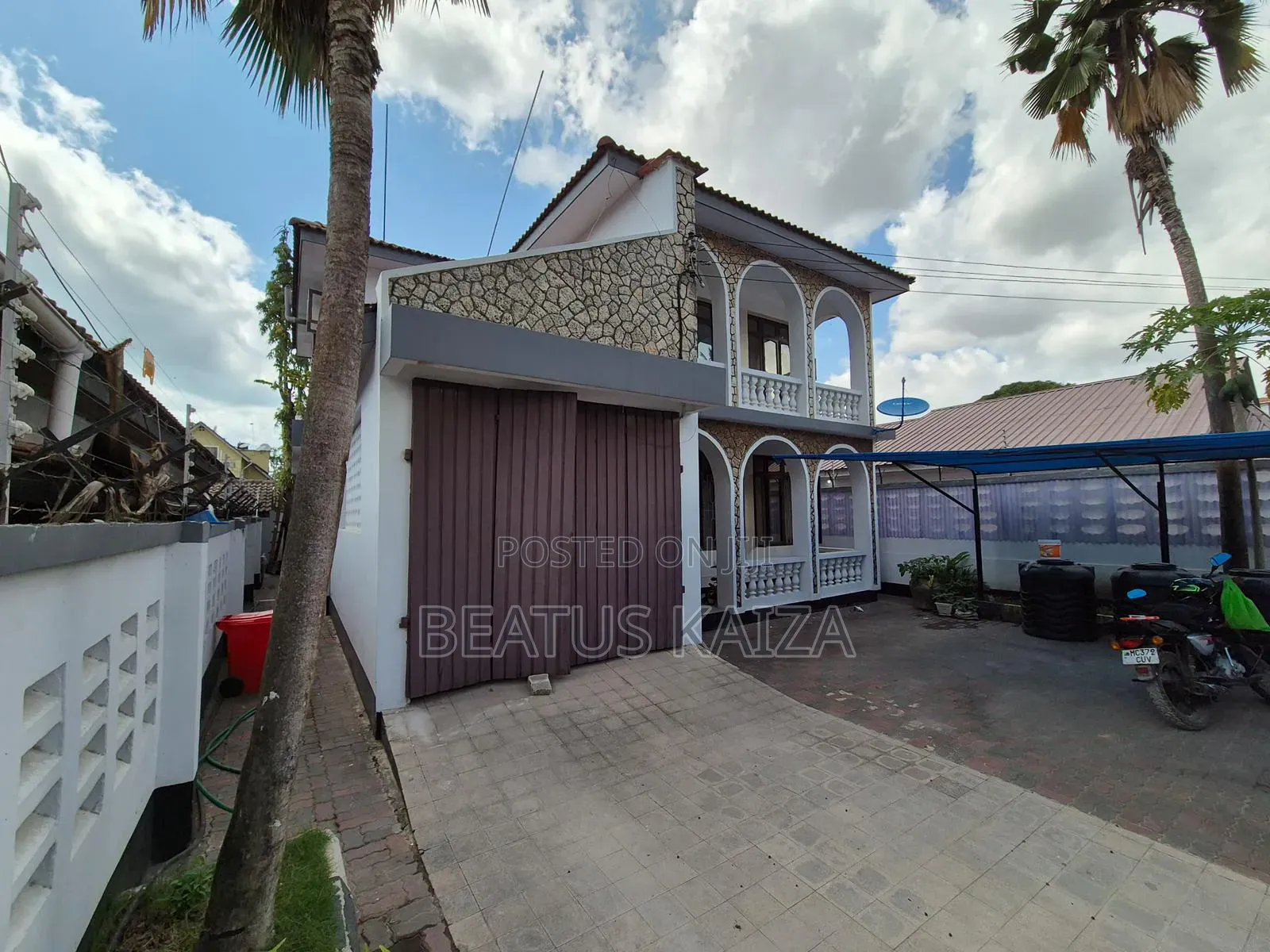 4bdrm Block of Flats in Mikocheni B for sale