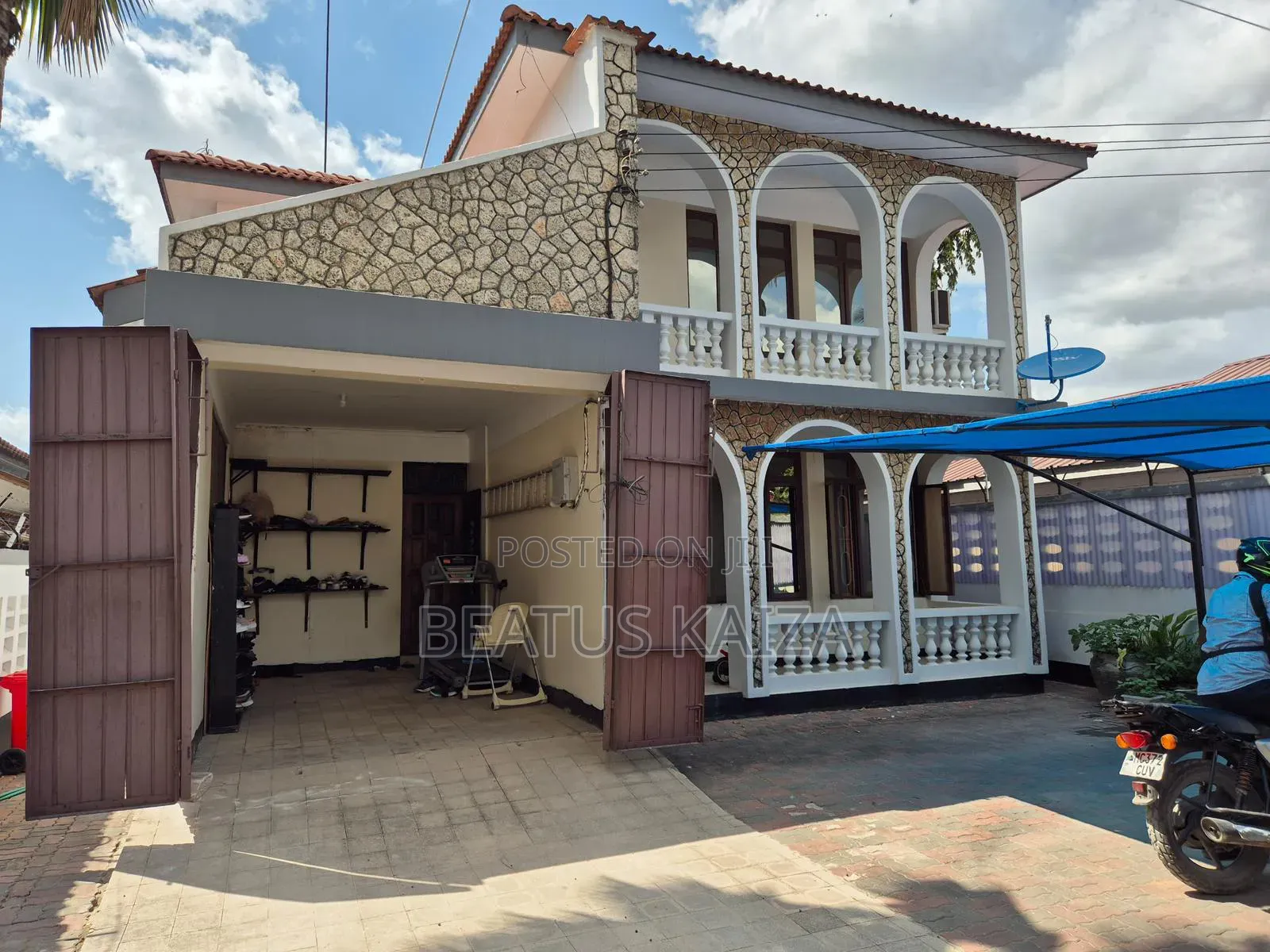 4bdrm Block of Flats in Mikocheni B for sale