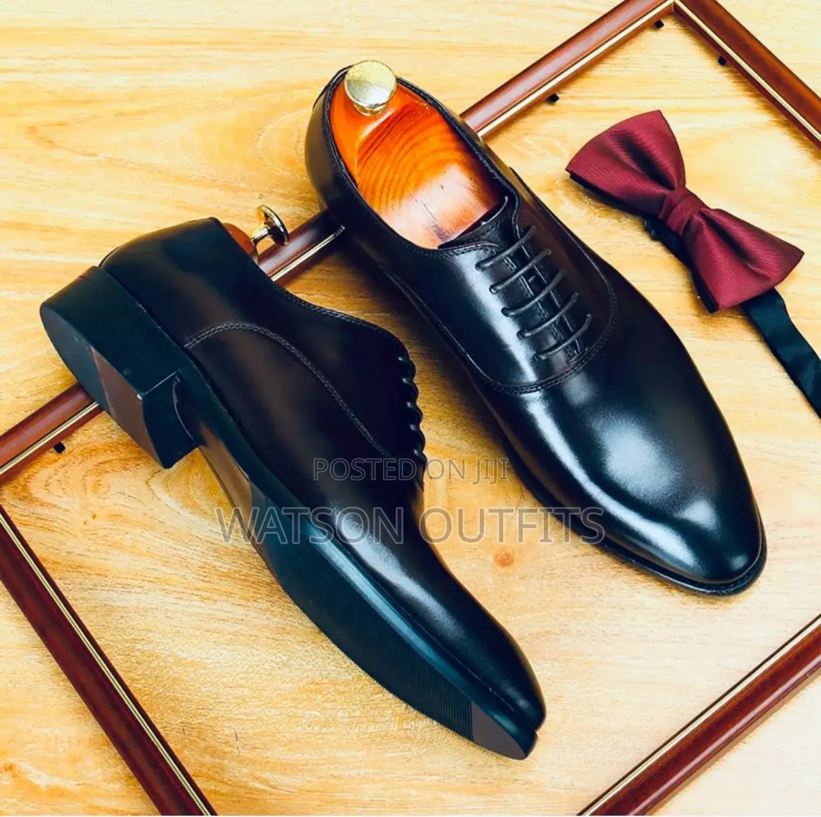Viatu Vya Ngozi Vya CHRISTIAN Louboutin