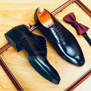 Viatu Vya Ngozi Vya CHRISTIAN Louboutin