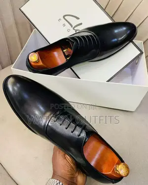 Viatu Vya Ngozi Vya CHRISTIAN Louboutin