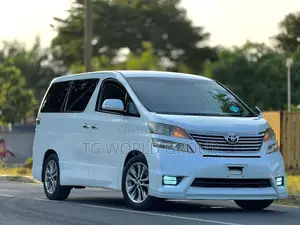 Photo - Toyota Vellfire 2010 White