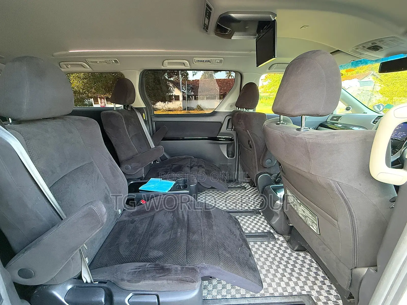 Toyota Vellfire 2010 White