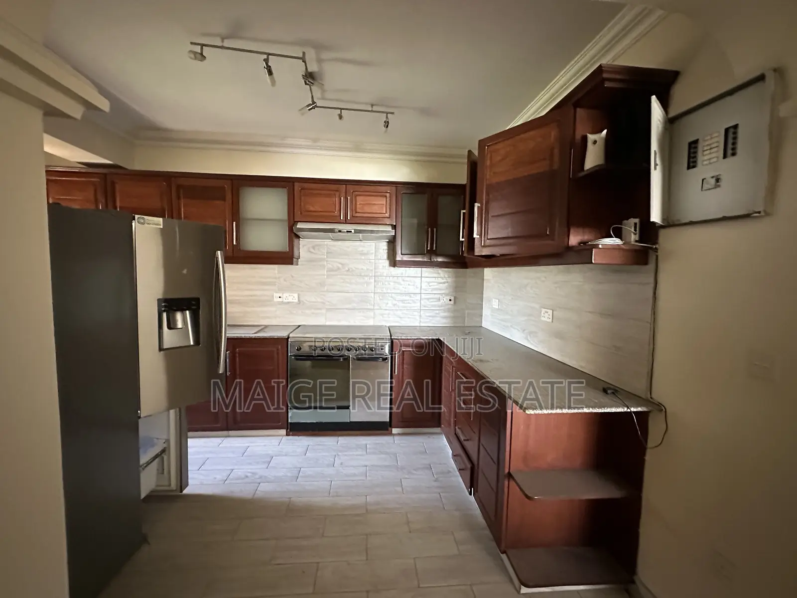Furnished 3bdrm Apartment in Upanga East for sale