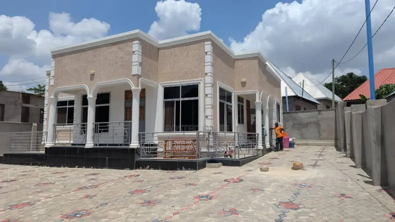 3bdrm House in Kifuru, Kinondoni for sale