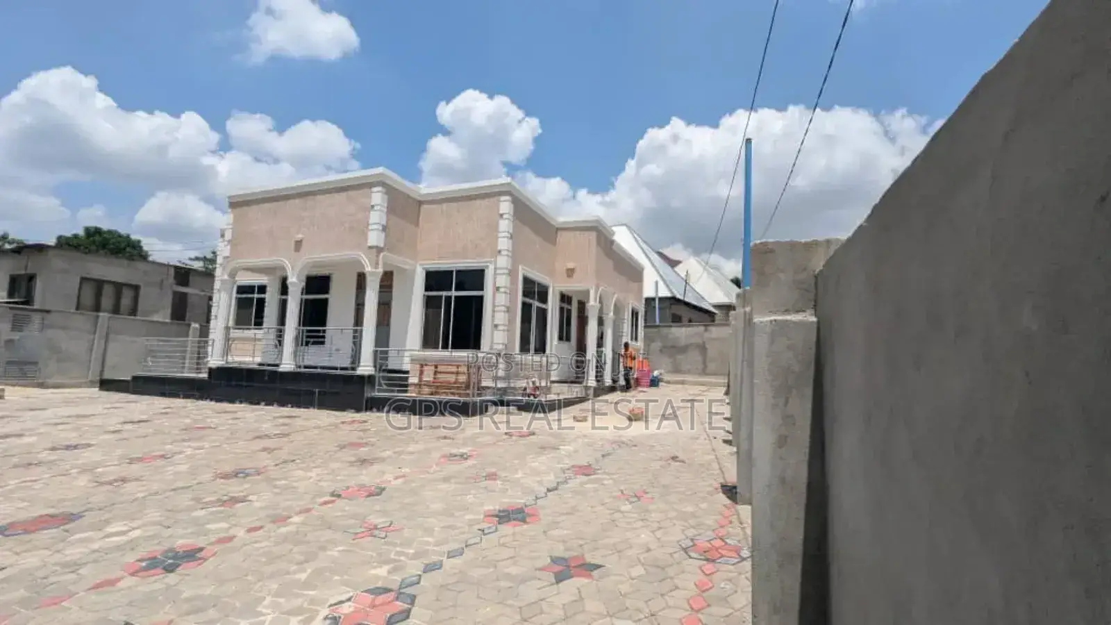 3bdrm House in Kifuru, Kinondoni for sale