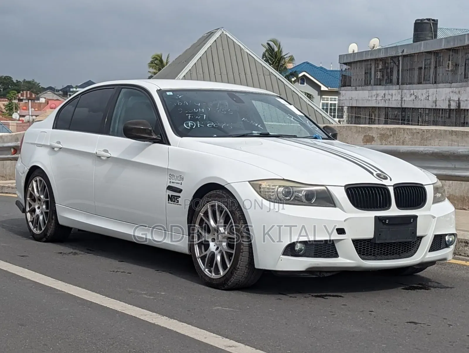 BMW 3 Series 320i RWD 2010 White