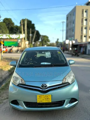 Toyota Ractis 2012 Silver