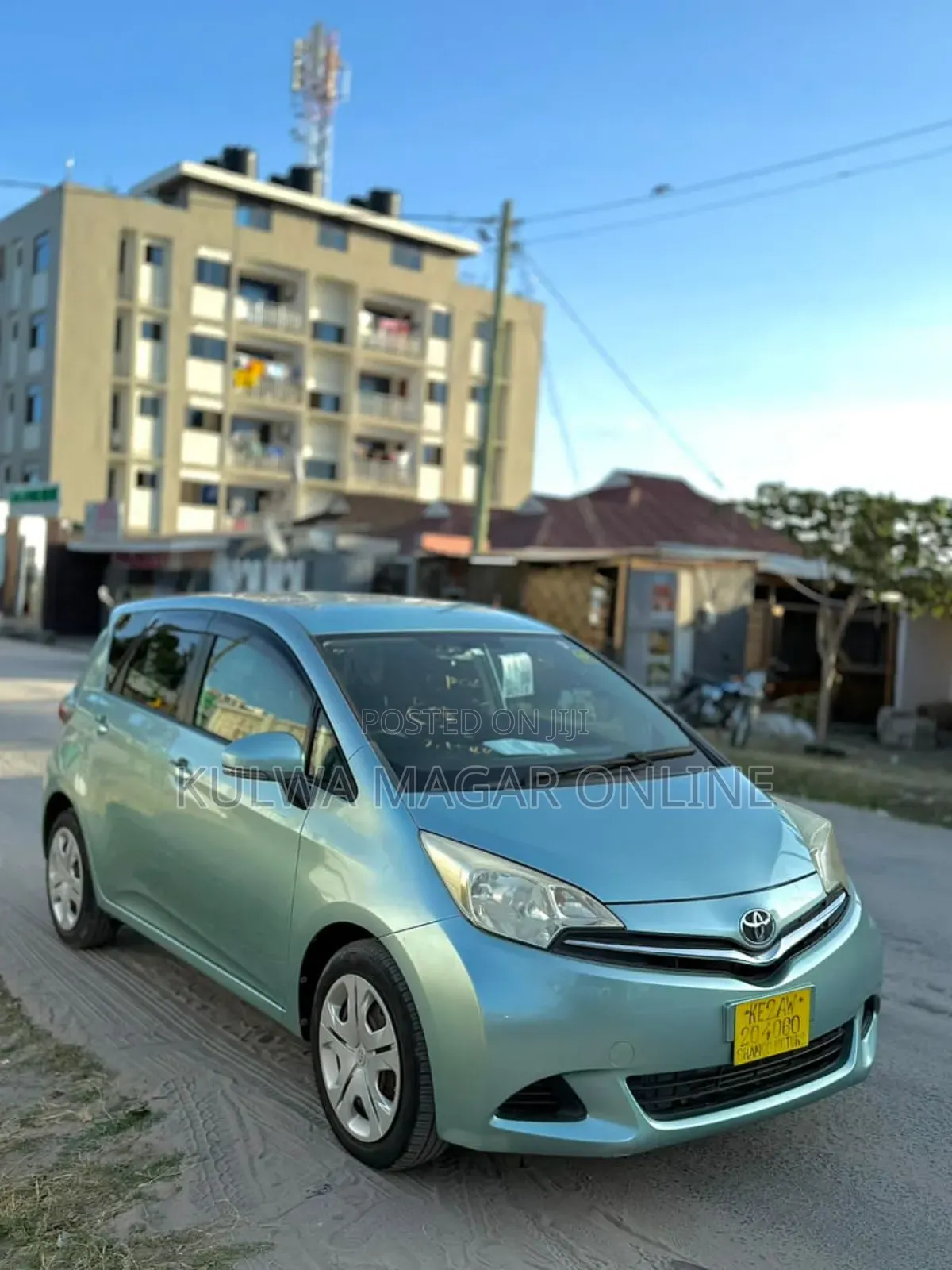 Toyota Ractis 2012 Silver