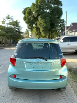 Toyota Ractis 2012 Silver