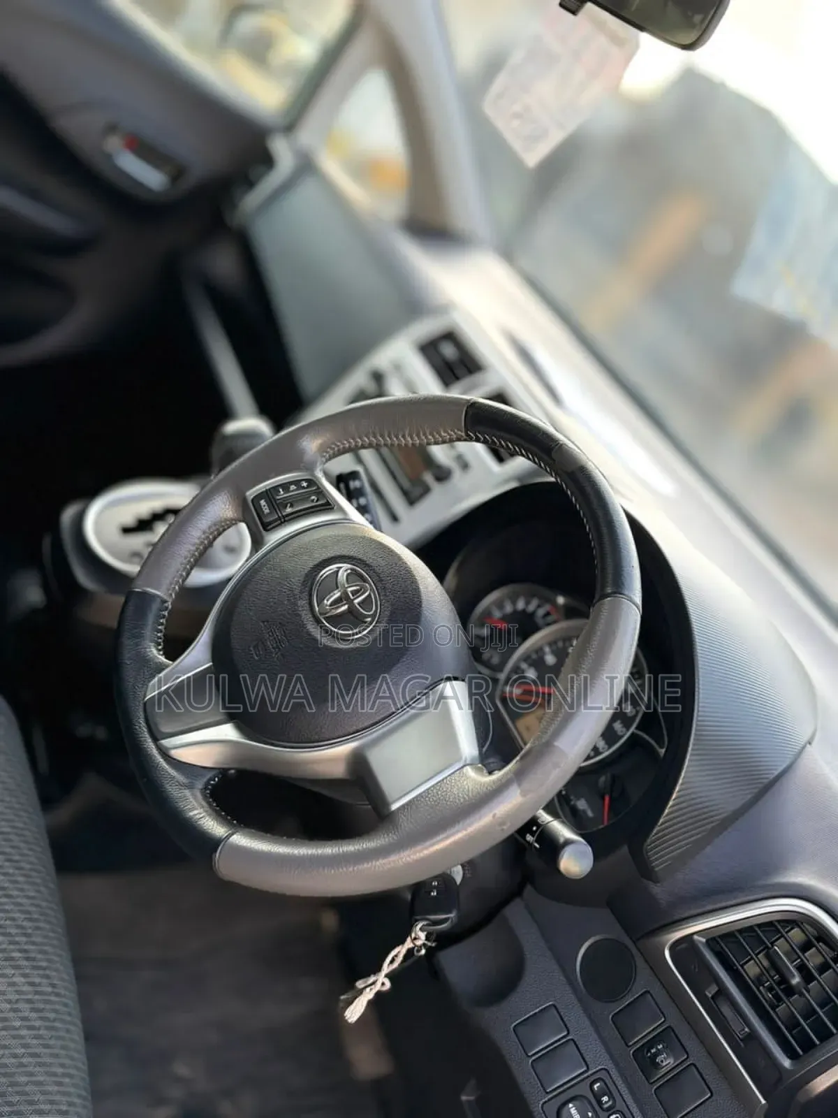 Toyota Ractis 2012 Silver