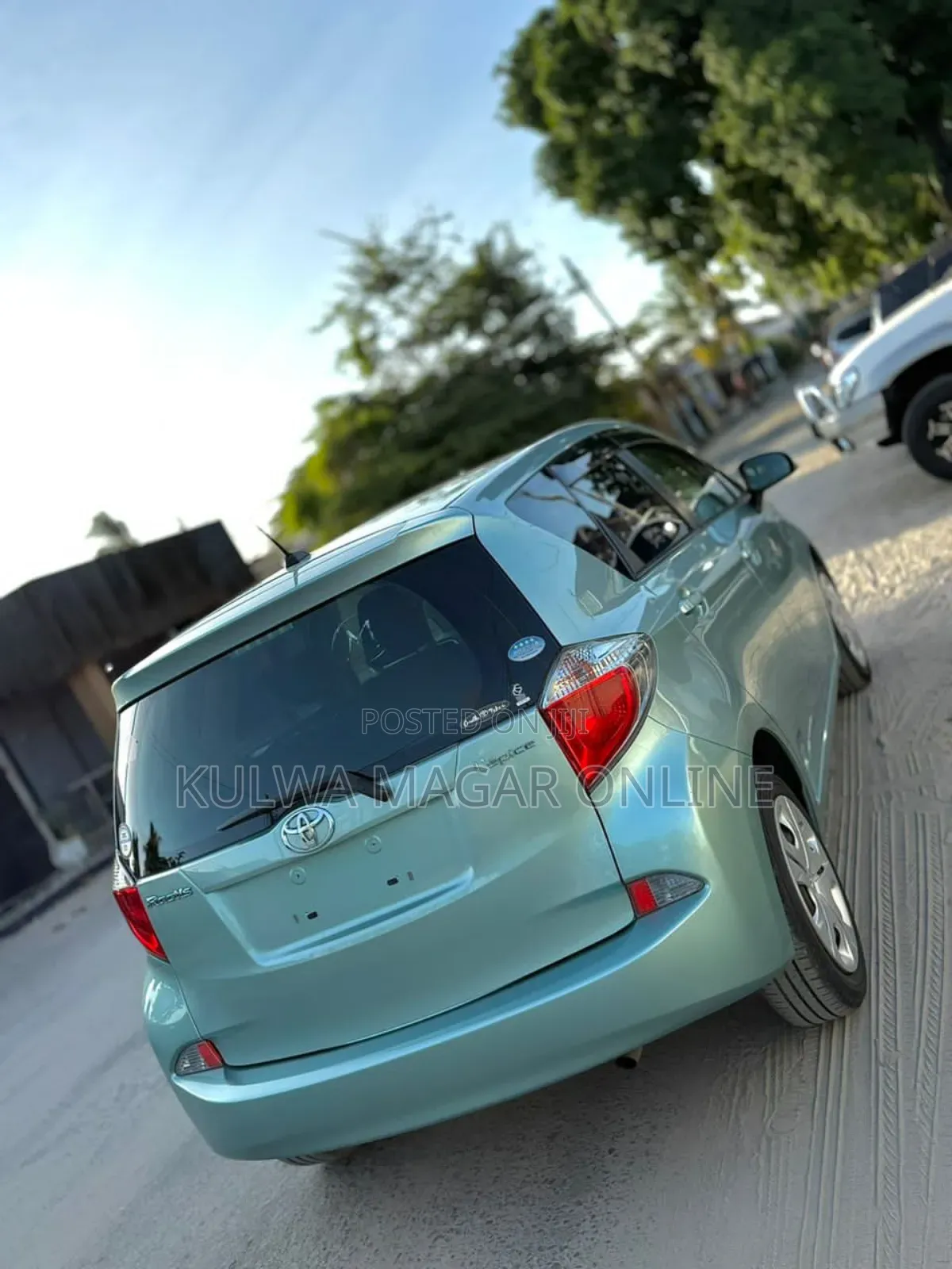 Toyota Ractis 2012 Silver