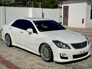 Toyota Crown 2009 White