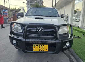 Toyota Hilux 2006 White