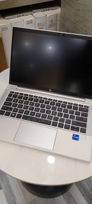 New Laptop HP EliteBook 830 G8 16GB Intel Core I7 SSD 512GB