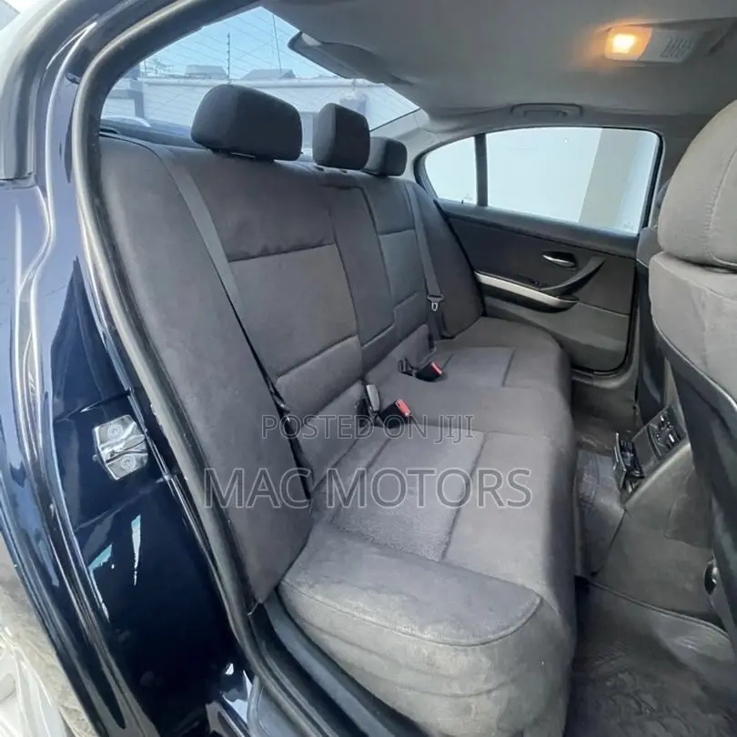 BMW 3 Series 320i RWD 2007 Blue
