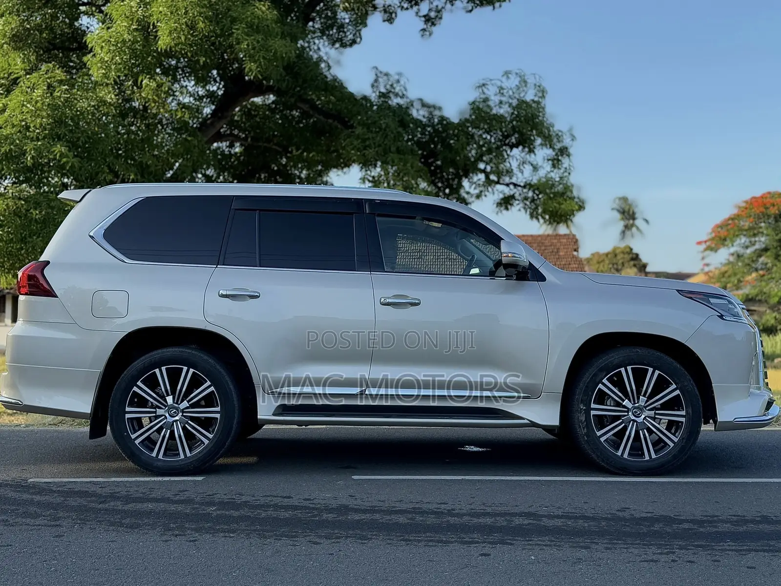Lexus LX 570 (5 seats) AWD 2019 Beige