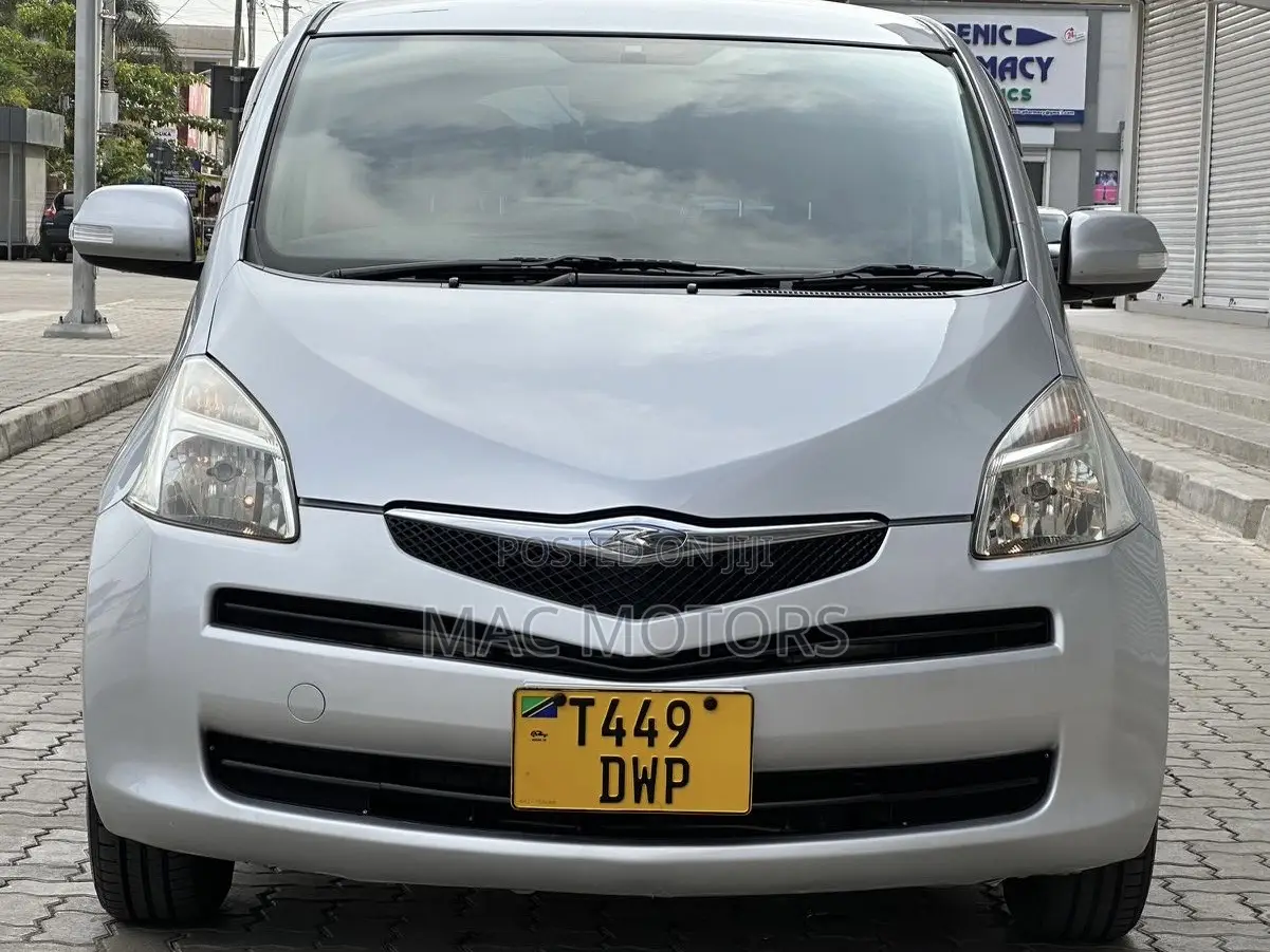 Toyota Ractis 2006 Silver