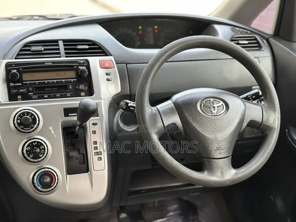 Toyota Ractis 2006 Silver