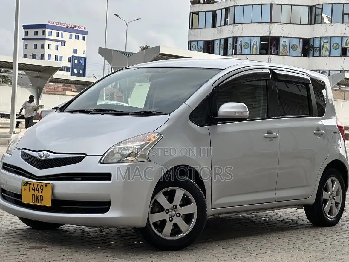Toyota Ractis 2006 Silver