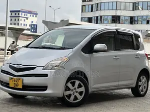 Toyota Ractis 2006 Silver