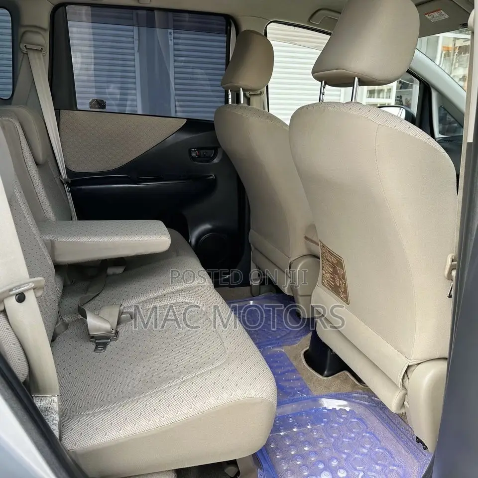 Toyota Ractis 2006 Silver