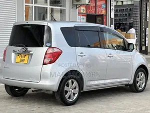 Toyota Ractis 2006 Silver