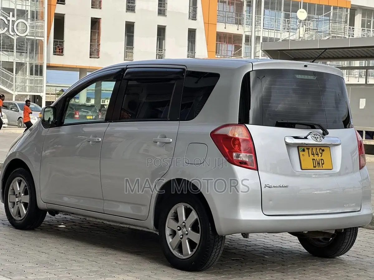 Toyota Ractis 2006 Silver