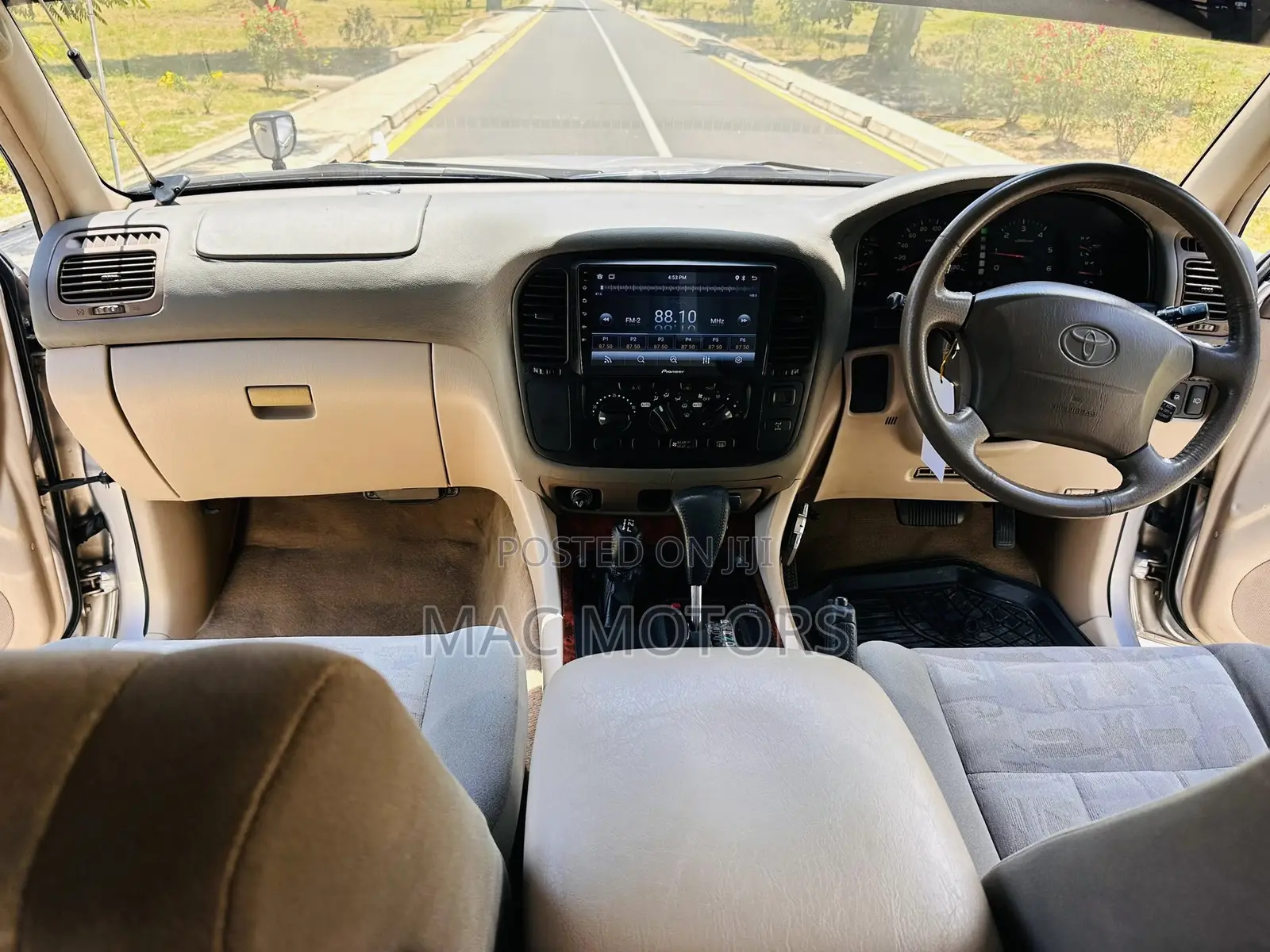 Toyota Land Cruiser 2000 Beige