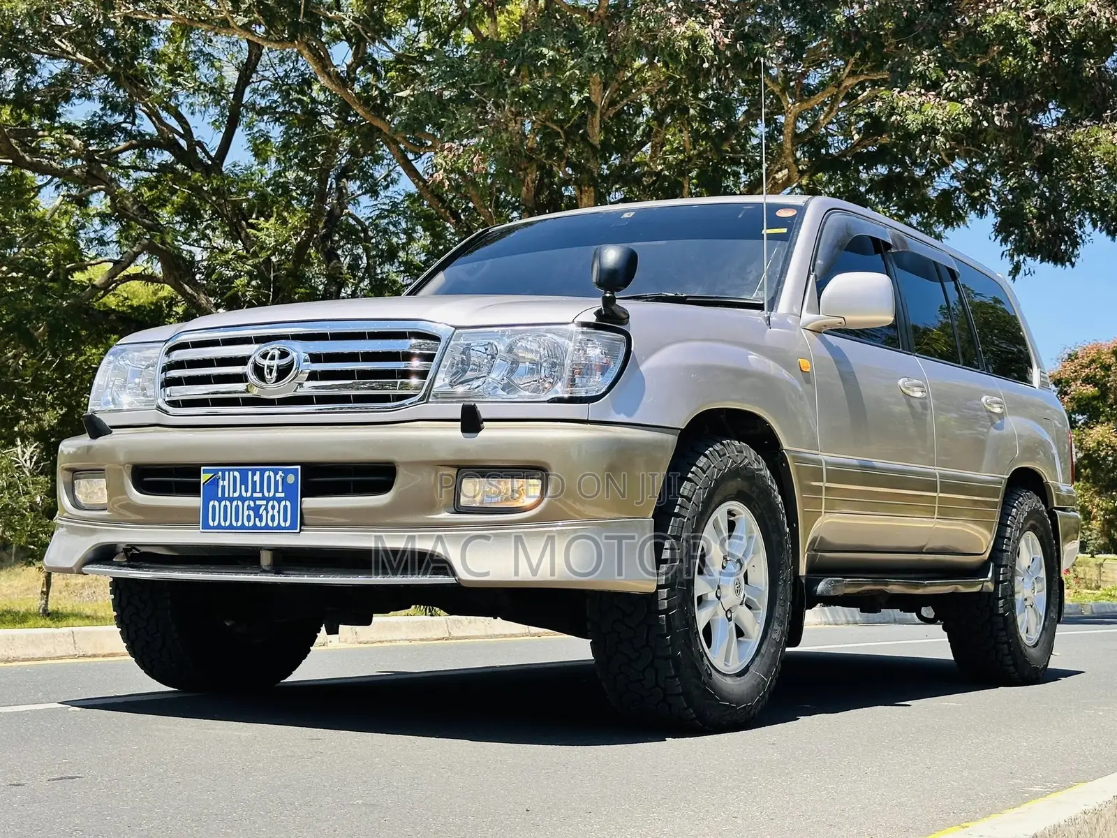 Toyota Land Cruiser 2000 Beige