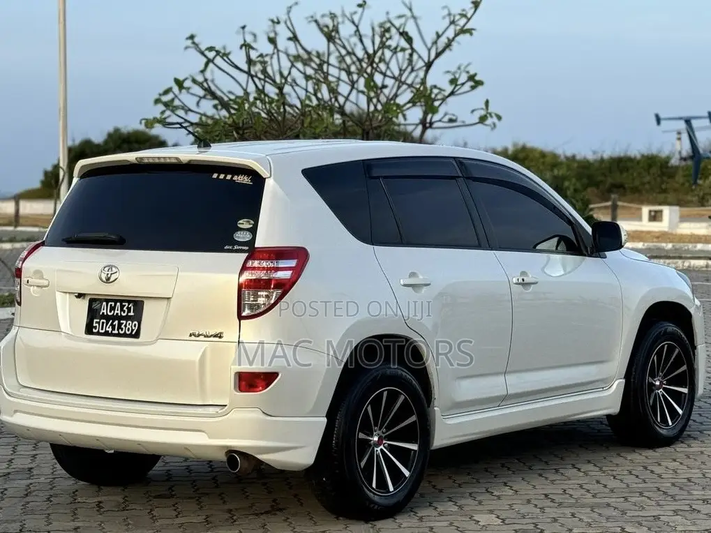 Toyota RAV4 2.4 2008 White