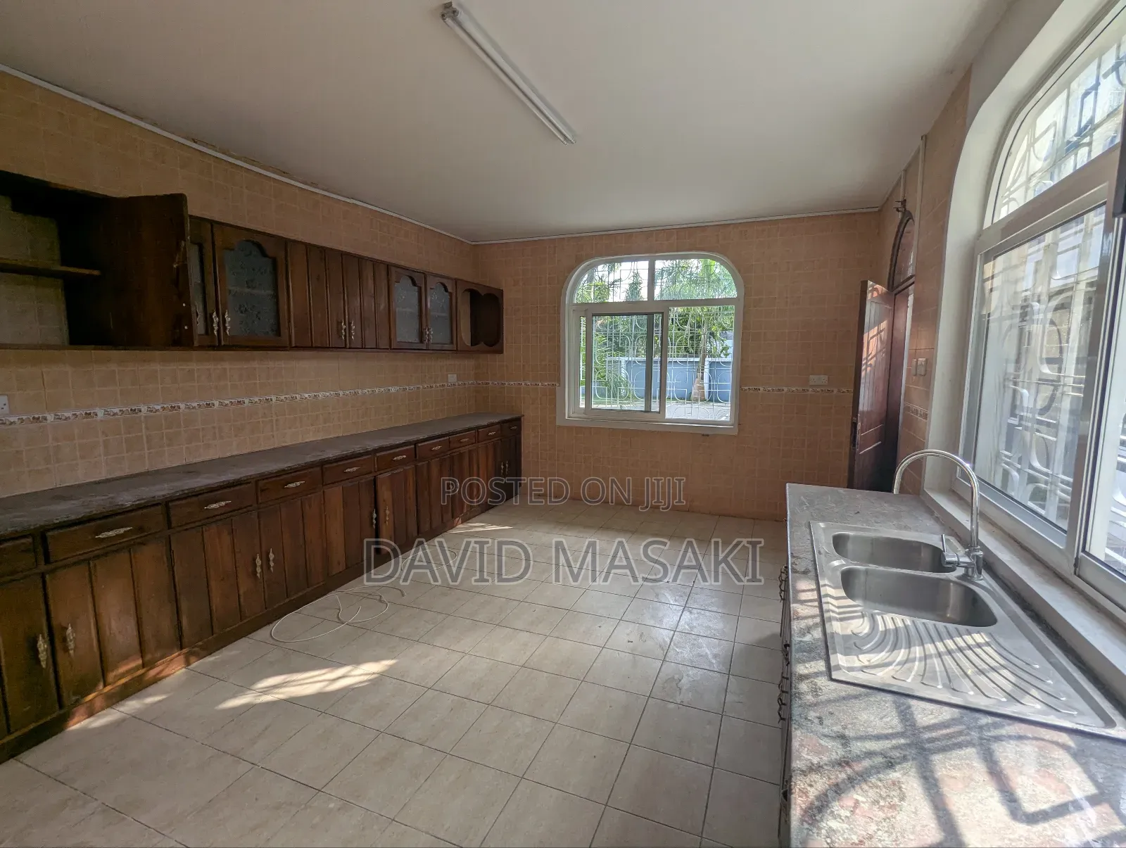 800 Sq M Office Building for Rent in Masaki