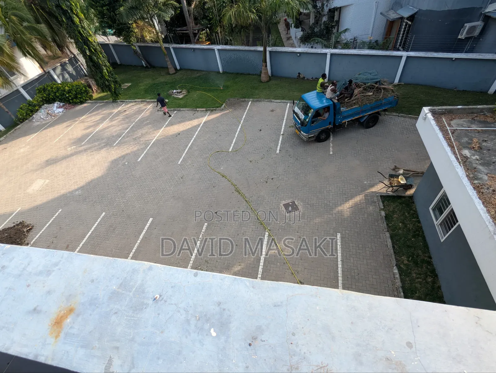 13bdrm House in Office Building, Masaki for rent