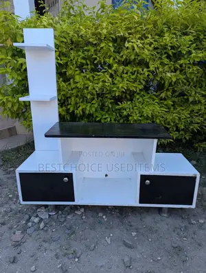 Show Case Ni Imetumika Kidogo Mbao Ngumu Ujanja Ni Kuwahi
