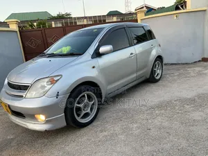 Toyota IST 2004 Silver
