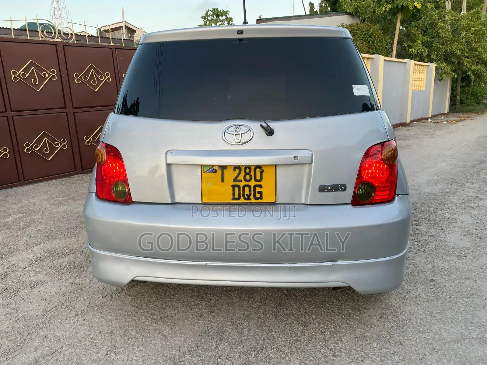 Toyota IST 2004 Silver