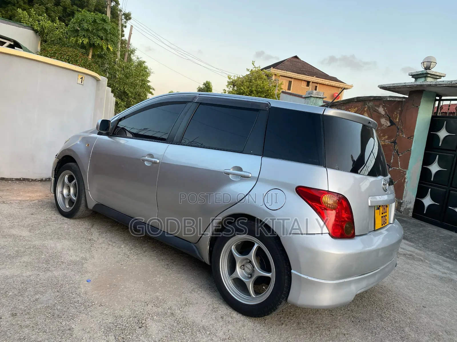 Toyota IST 2004 Silver