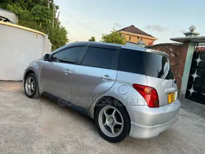 Toyota IST 2004 Silver