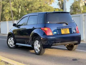 Toyota IST 2004 Blue