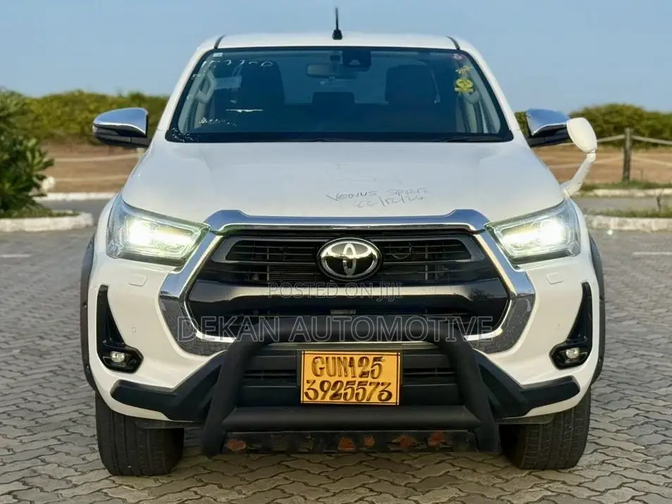 New Toyota Hilux 2022 White