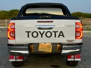 New Toyota Hilux 2022 White