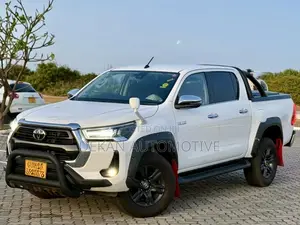 New Toyota Hilux 2022 White